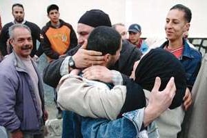Plus de 2500 prisonniers islamistes ont été libérés et quelque 6500 repentis réinsérés © Samir Sid
