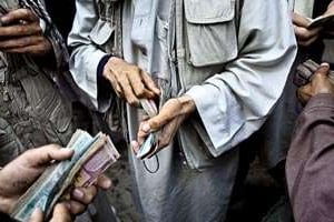Bureau de change ambulant en plein centre de Kaboul © VII NETWORK