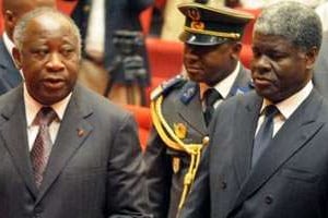 Le président ivoirien Laurent Gbagbo et le chef de la CEI, Robert Beugré Mambé, le 15 sept. 2008 © AFP