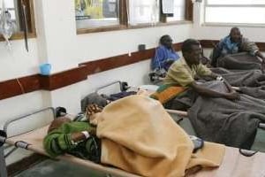 Des malades du choléra au Zimbabwe, pays voisin du Mozambique, le 29 janvier 2009. © AFP