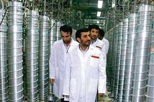 Mahmoud Ahmadinejad visite le site nucléaire de Natanz, en avril 2008 © Sipa