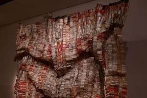 Le Crumbling Wall du ghanéen El Anatsui © hahnchen