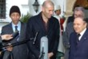 Zinedine Zidane reçu par le président algérien Bouteflika © AFP