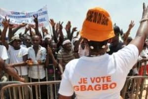 Des supporters du président ivoirien Laurant Gbagbo, le 6 mars 2010 à Abidjan © AFP