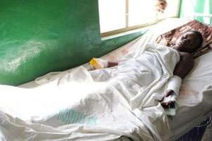 Une jeune femme nigériane blessée lors de violences à Jos, sur son lit d’hôpital © AFP