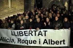 Des membres de l’ONG Barcelona Accio solidaria demandent la libération de leurs collègue © AFP
