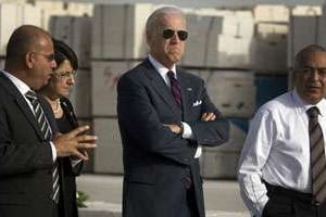 Joe Biden (au centre) a rencontré hier le Premier ministre palestinien, Salam Fayyad © AFP