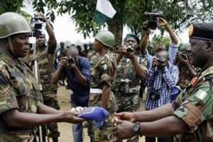 L’armée nigériane se retire de la péninsule de Bakassi en 2008. © AFP