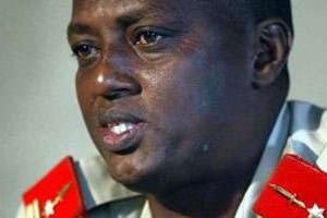 Le ministre de la Défense du Burundi, le général Germain Niyoyankana, le 17 août 2004. © AFP