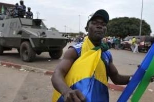 Un supporter gabonais déçu, après une défaite des panthères au Stade Omar Bongo de Libreville. © AFP