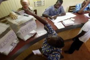 Elections présidentielles et législatives en Centrafrique le 8 mai 2005. © AFP/Archives – Desirey Minkoh