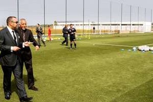 Mohammed VI visitant l’Académie royale de football, le 28 mars, à Sala el-Jadida. © LINH/MAP