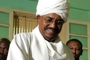 Le président soudanais Omar el-Béchir vote à Khartoum le 11 avril 2010. © AFP