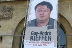 Une affiche de Reporters sans frontières représentant Guy-André Kieffer. © D.R.