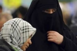 Une femme portant le niqab à Leers, dans le nord de la France, le 6 janvier 2010. © Reuters