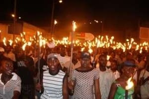 Le flambeau de l’indépendance tenu par plus de 2 000 jeunes dans les rues de Lomé, 26 avril 2010. © Jean-Claude Abalo pour J.A.