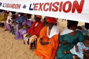 Manifestation pour l’abandon de l’excision, le 5 août 2007 à Malicounda Bambara. © AFP