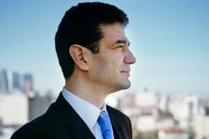 Karim Natouri, directeur de la communication du groupe d’assurance Aviva. © Michel Monteaux pour J.A.