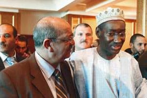 M. Messahel, ministre aux Affaires maghrébines et africaines, avec le ministre malien M. Ouane. © Louafi Larbi/Reuters