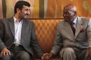 Les présidents iranien et sénégalais, Mahmoud Ahmadinejad et Abdoulaye Wade, le 26 novembre 2009. © Reuters