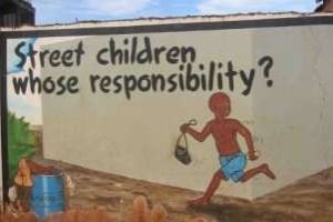 Fresque sur le problème de la délinquance juvénile : « Enfants des rues, qui est responsable ? » © D.R.