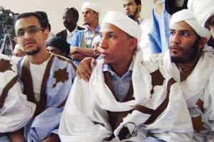 Sidi Ould Sidina (au c.), 22 ans, lors d’une rencontre avec les autorités, le 18 janvier. © STR/AFP