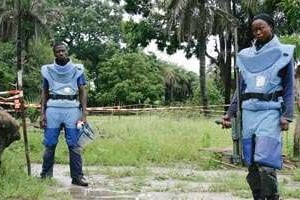 Des démineurs, dans cette région où les mines antipersonnel ont fait plus de 750 victimes. © Irin