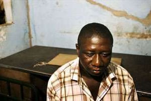 Ousmane Conté, fils de l’ex-président guinéen, en détention à la gendarmerie de Conakry (2008). © Jerome Delay/AP-SIPA