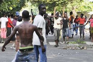 Affrontements entre des « sorbonnards » et la police municipale, le 24 mai 2010. © Sia Kambou/AFP