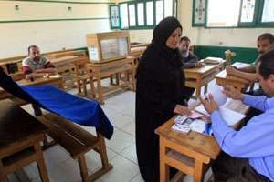 Une femme égyptienne vote pour le renouvellement de la Chambre haute, le 1er juin 2010 au Caire. © AFP