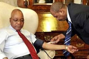 Le président Jacob Zuma a montré l’exemple en se faisant dépister, le 25 avril 2010. © Ntswe Mokoena