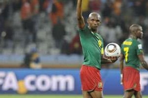 Samuel Eto’o n’a pas pu empêcher son équipe de quitter la compétition sur trois défaites. © AFP