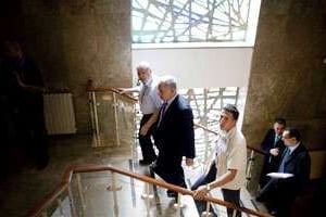 Benyamin Netanyahou arrivant à une réunion de son cabinet, le 13 juin 2010 à Jérusalem. © AP