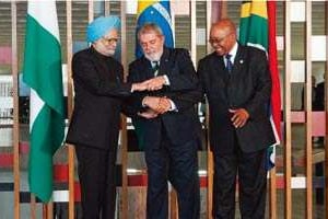 Manmohan Singh avec Lula da Silva et Jacob Zuma, le 15 avril 2010 à Brasilia. © Adriano Machado/AFP