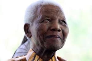 Nelson Mandela fête son 91e anniversaire le 18 juillet 2009 à Johannesburg. © AFP