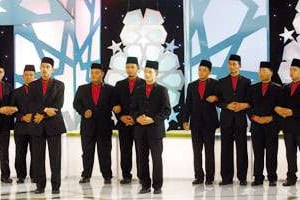 Les dix candidats de l’émission Imam Muda, le 14 juin. © AP Photo/Lai Seng Sin