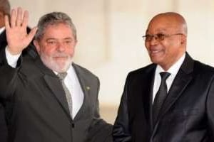 Le président Lula da Silva et son homologue sud-africain Jacob Zuma, lors d’un précédent voyage. © Archive/AFP