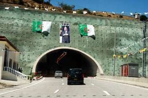 L’autoroute est-ouest, à hauteur du tunnel de Bouira. © Samir Sid