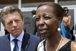 Louise Mushikiwabo avec Alain Joyandet, à l’époque secrétaire d’État français. © AFP