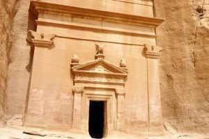 Tombe à Mad’in Salih (nord-ouest de l’Arabie saoudite). © Musée du Livre