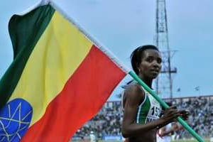 L’Ethiopienne Tirunesh Dibaba victorieuse dans le 10.000 m aux championnats d’Afrique d’athlétisme. © AFP