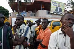 Supporteurs d’Alpha Condé, avant la proclamation des résultats du premier tour. © Reuters