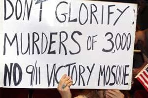 La pancarte d’une opposante au projet de construction de la mosquée à Ground Zero. © Timothy A. Clary/AFP