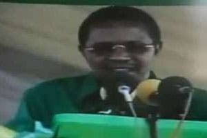 Le président Jakaya Kikwete, avant qu’il s’écroule au milieu de son discours, le 21 août. © Capture d’écran