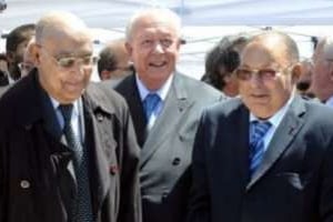 Jean-Claude Gaudin (C), l’ambassadeur d’Algérie, Missoum Sbih et Dalil Boubakeur, le 20 mai 2010. © AFP