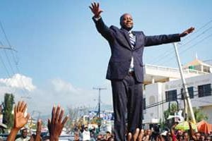 Wyclef Jean, le 5 août à Port-au-Prince, avant l’enregistrement de sa candidature. © Reuters