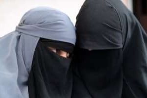 Deux musulmanes portant le niqab. © AFP