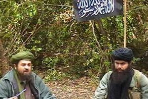 Abdelmalek Droukdel (à d.) a fait allégeance à Ben Laden en septembre 2006. © AFP