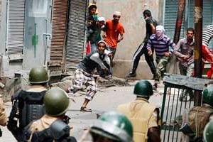 Affrontements dans les rues de Srinagar, la capitale provinciale, le 4 septembre. © Reuters