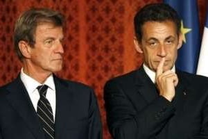 A l’Elysée, Bernard Kouchner et Nicolas Sarkozy côte à côte le 4 juillet 2009. © Reuters / Charles Platiau